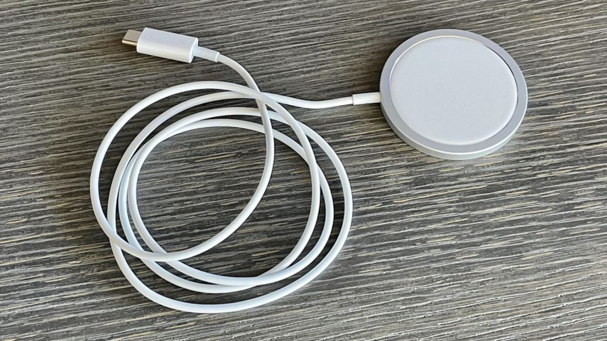 does the magsafe charger work with apple watch